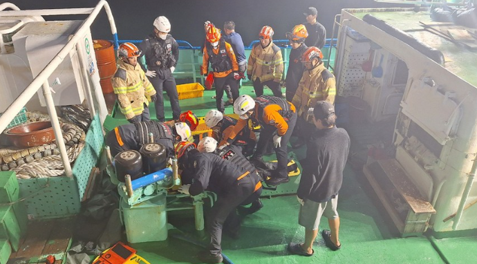 제주 비양도 어선 침몰…실종자 13명 중 1명 추가 구조, 구조작업 ‘한 치 앞도 불확실’