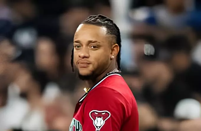 관중이 경기 중 마르테의 가족을 모욕하는 발언을 하여 MLB 전 구장 출입 금지를 받았다.